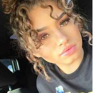 Meet your Posher, Kara